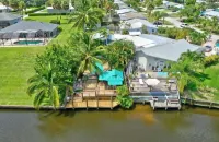Heated Pool, Hot Tub & private Tiki bar