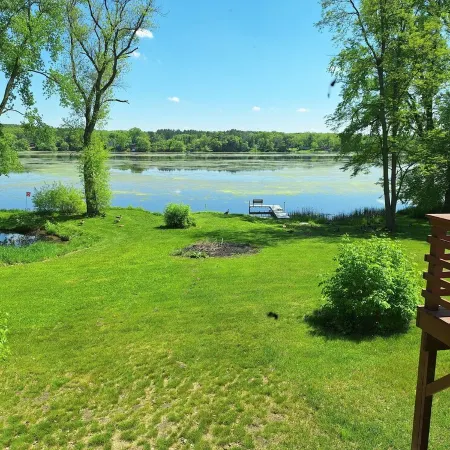 Lake Buffalo home, large lot, pet friendly