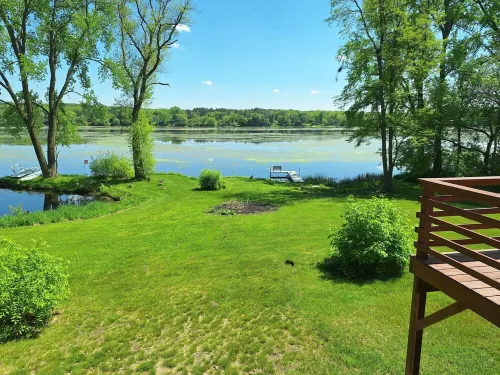 Lake Buffalo home, large lot, pet friendly Hotels in Packwaukee