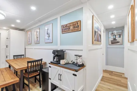 Pelican's Nest: by Downtown /Beach /Airport /Base