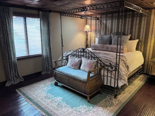 Italian Style Lodge Lake House on Lake Barkley - over 5100 sq. ft.