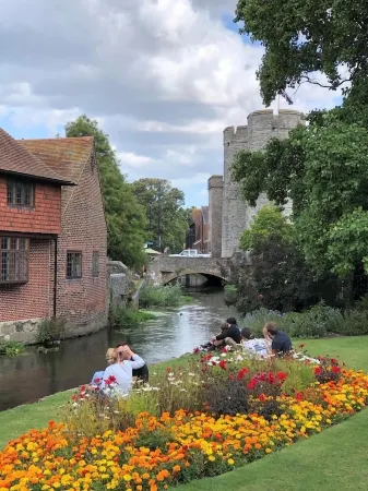 2 Bedroom City Centre Cottage set in a Private Courtyard