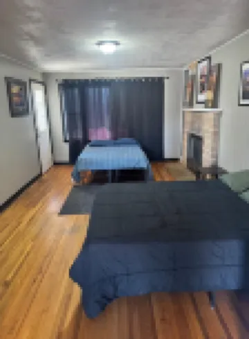 Charming 3-bedroom house in very quiet neighborhood with AC and WiFi.