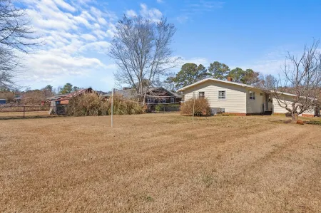 3Bed 1.5 Bath 10 Min to Base