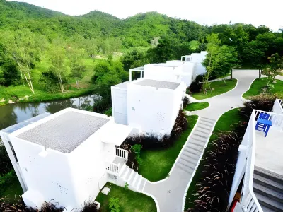 Aristo Chic Resort and Farm Hotels near Alpaca Hill