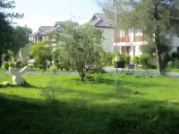 Aniise Villa Resort - parkir