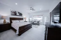 Modern Contemporary Showpiece w/Pool, Hot Tub, & Game Room!