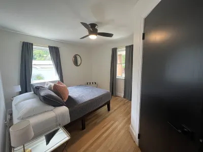Restful Mid-Mod in the heart of Hickory Hotel dekat CVCC Corporate Development Center