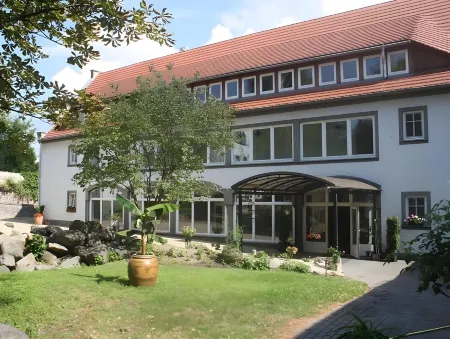 Dein Gutshof Hotel & Ferienwohnungen Отели в г. Гёрлиц