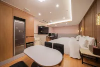 Brown Dot Hotel Sangju - Parkplatz