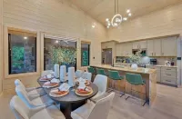 3-Bedroom Chalet w/Indoor Pool, Putt-Putt, Sauna, Hot Tub, Game Room & More!