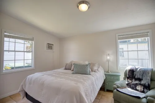 Beach-Themed Cozy Cottage Close to Downtown, Beaches, Pinecraft & Legacy Trail!