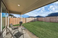Brand New Construction Escape in Katy/Fulshear for family & pets w/ pool access. Hotels near Cinco Ranch II Pavillion and Park at Spring Lake