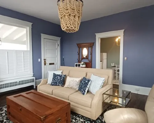 Charming 2-bedroom apartment in quiet downtown neighborhood in Petersburg Hotels in Grant County