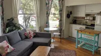 1BR in perfect Berkeley location -- patio & yard!