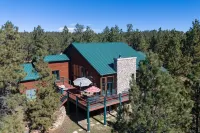 Mountain Lodge with sauna-350acres. 5 minutes from fishing, kayaking, boating