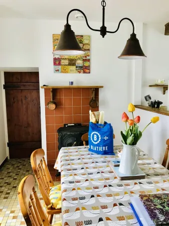 La Blatière Farmhouse-Pool, Sauna&Gym-Games Room.Rural Setting Close to it All. Отели в г. Дё-Севр