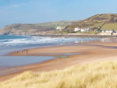 Sea Dunes - a Croyde bungalow with sea views & easy walk to the beach or village Hotels in Croyde