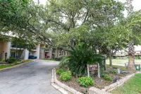 LONG TERM RENTALS...Sleeps 10...OFFERING DISCOUNTS…walk to Hotel & Amenities!