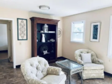 Family Friendly Beach House - 4 Minute Walk to Beach Hotels in Narragansett