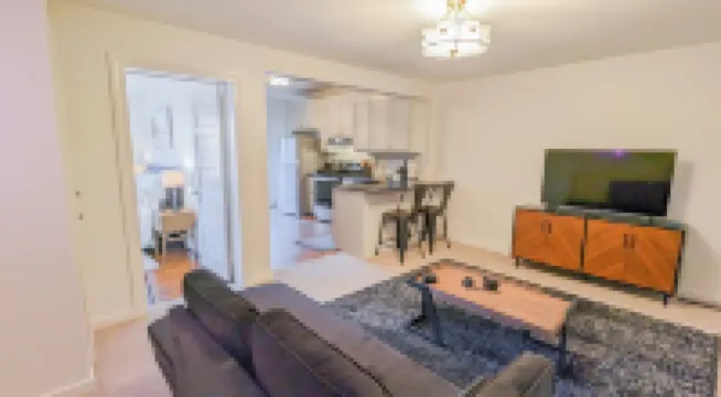 1 bedroom apt, Steps from Swamp Rabbit Trail, 15 minute walk to Main st.