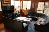 Heart Land Hills in Noto 5 Ike No Hotori No Ie Hotels in Shika