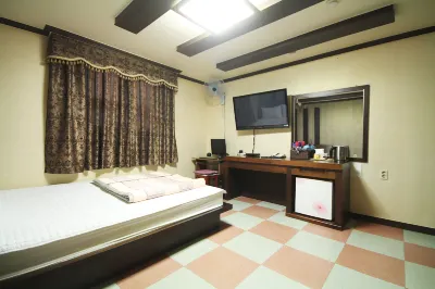 Changnyeong Namji Love Holic Hotels near Mt. Mageumsan Hot Springs