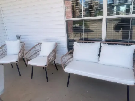 Delightful 4 bedrooms home with swimming pool. Отели в г. Лейк-Чарльз