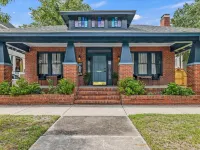 Brooklyn House, charming & chic 3-bedrm, Great Location with FREE PARKING Hotels near One Tree Hill: TRIC