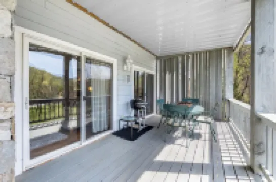 Epic Mountain & Golf Views! Huge deck! Washer & Dryer! Full Kitchen! Amenities!