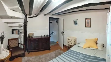 2Bed Traditional Apt - Private Balcony - Fuenmayor Отели в г. Sorzano