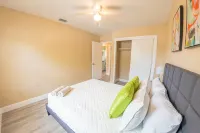 Delray Family House with Hot Tub Hotels in Riverview