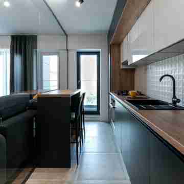 Sandra - Park-View Apt with Balcony & Parking Rooms