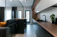 Sandra - Park-View Apt with Balcony & Parking