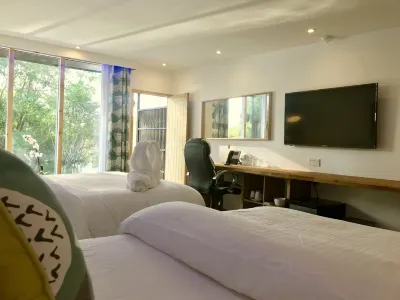 The Waterfront Lodges Hotels in Nuneaton and Bedworth District