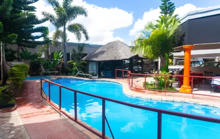 Nomads Court Lodge Отели в г. Лусака