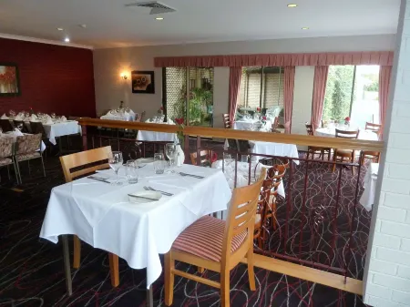 The Aston Motel Tamworth Отели в г. Тинтинулл