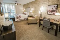 GetAways at Palm Springs Tennis Club Hotels in Palm Springs