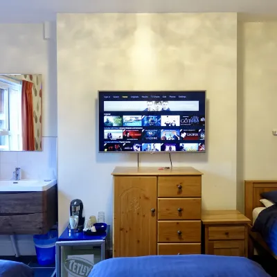 Abinger Guest House Отели рядом с достопримечательностью «Улица Белгрейв-роуд»