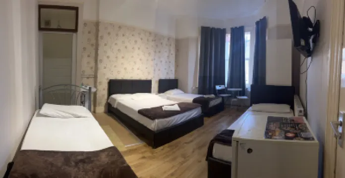 كريستال لودج هوتل Hotels near محطة نوربري