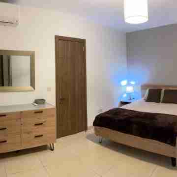 Spinola Bay Apt - Beatiful 3-Double Bed Apt Near Beach in Prime Location Rooms