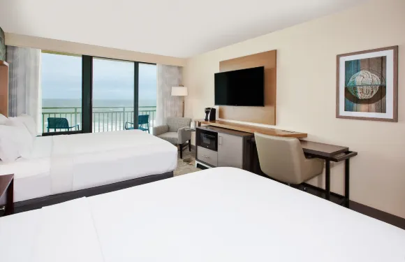 Holiday Inn VA泳灘賽德（21 ST）