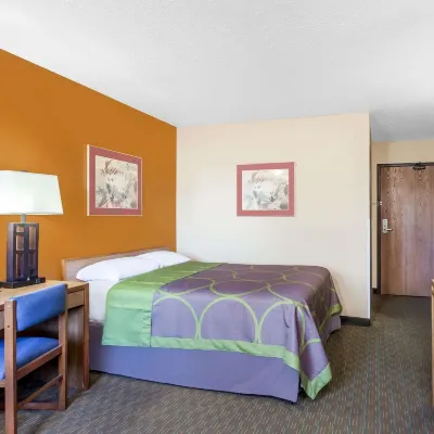 Super 8 by Wyndham Charlotte/Amusement Park Area Các khách sạn gần Hiệp hội bảo tồn chim Wing Haven