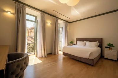 雅典低語套房 鄰近阿塔羅斯柱廊的酒店