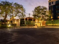 The Horizon Groove Hotel Hotels near Chan Palace