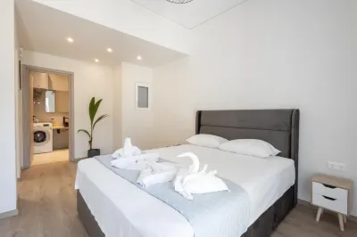 Spacious 3-Bedroom Dual Apartment in City Centre Hotels in Vatanex