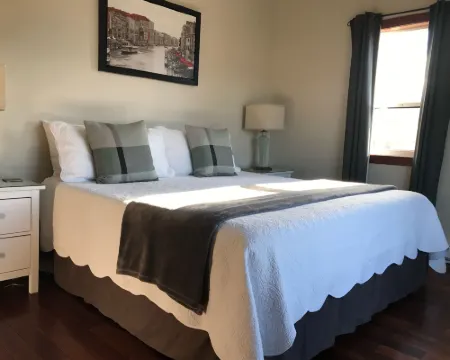 Wesbert Winery & Guest Suites Hotels in Penticton