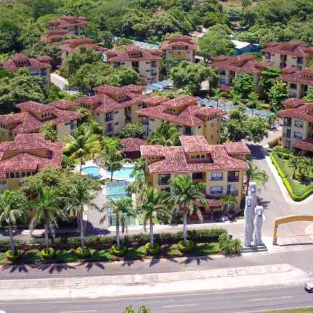 The Oaks Tamarindo Pool Front Condominiums Fast Wifi