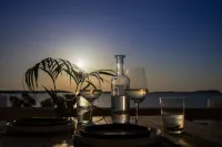 Seesoo Paros Beachfront Luxury Hideaway - فطور