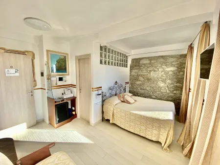 Giovanni Rooms Manarola